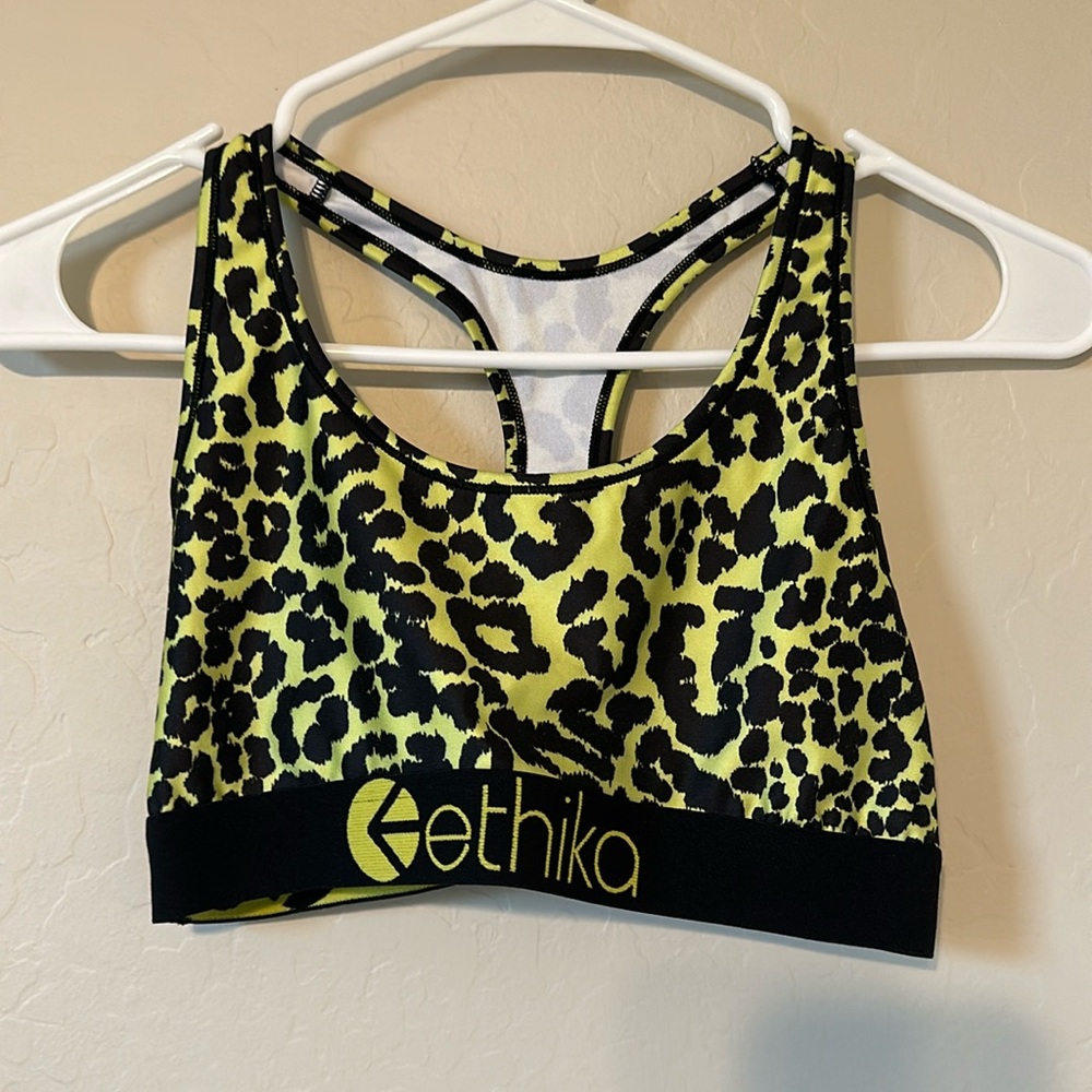 Women’s sports bra